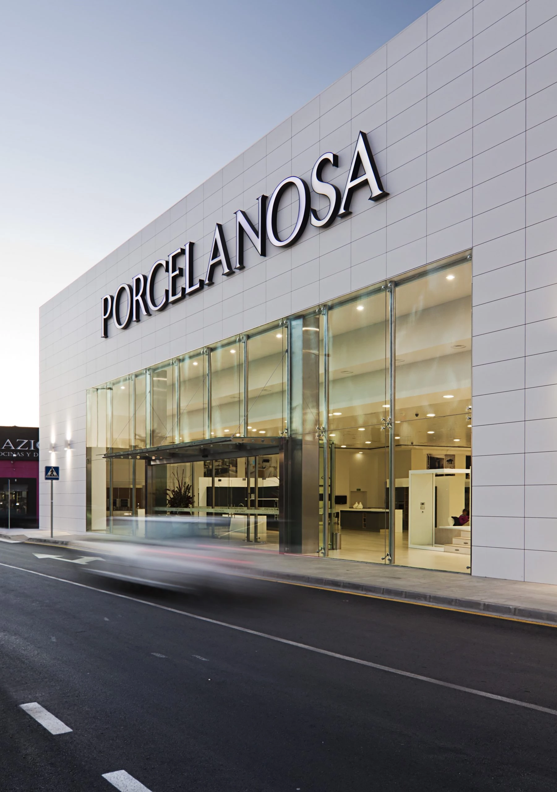 Porcelanosa Tomares exterior